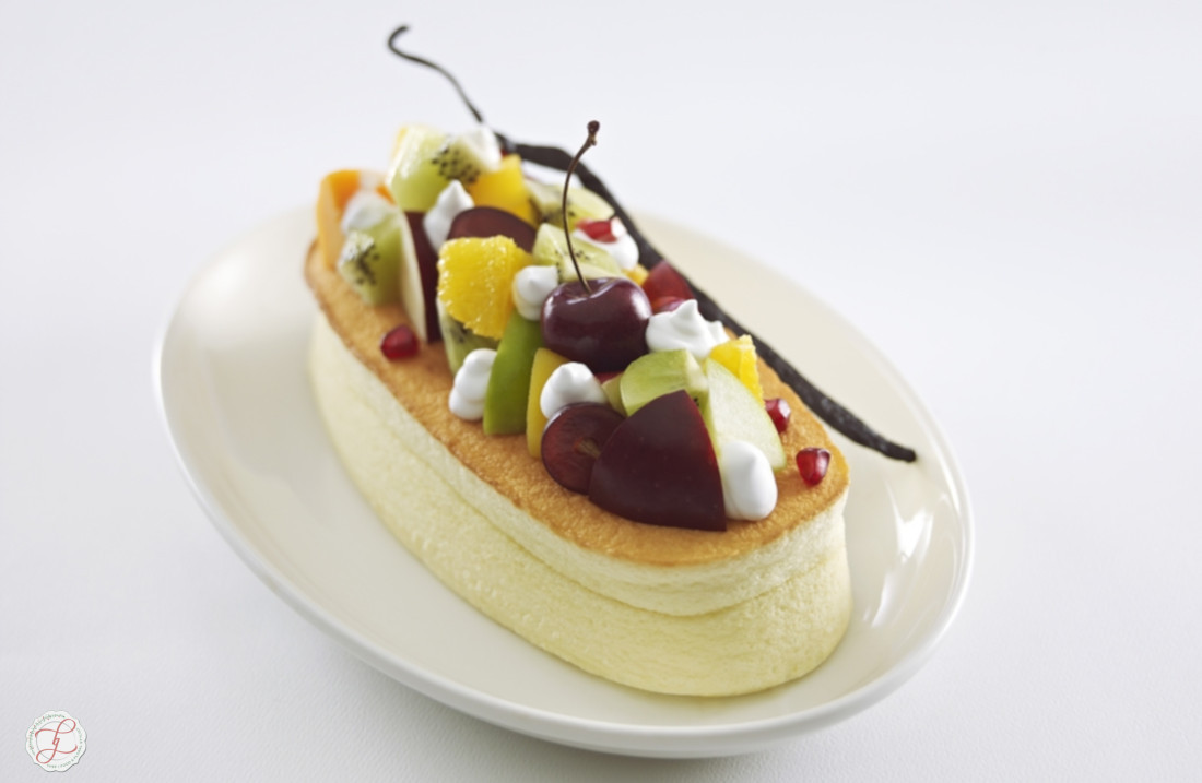 Foodstyling-Desserts Fresh fruit cake, a Fresh fruit Sponge cake