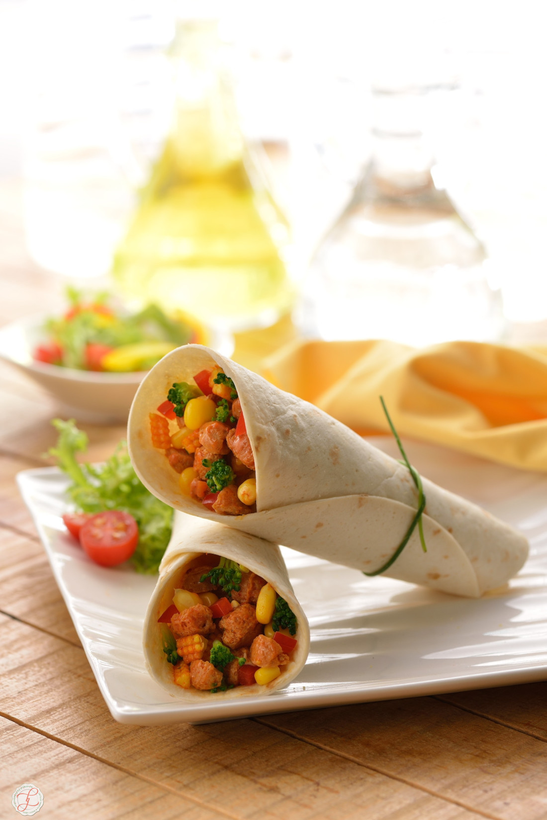 Foodstyling-Snacks wrap food, a soft flatbread rolled around a filling
