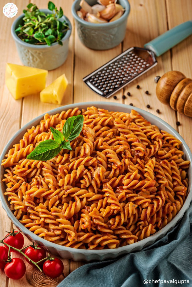 food photography, pasta in red sauce, tomato pasta, red sauce pasta, pasta tomatino