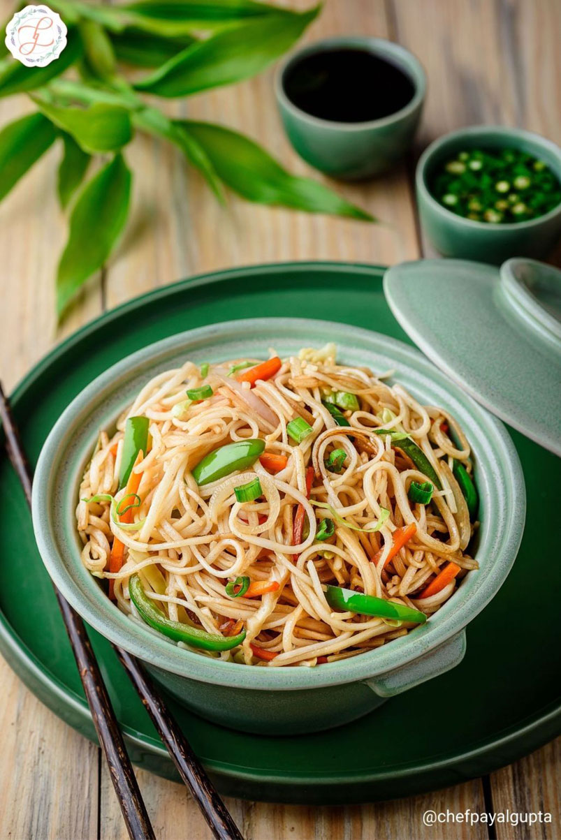 Hakka Noodles, wok style noodles, food photography.