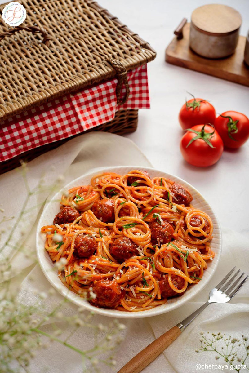 spaghetti with veggie balls, vegan pasta recipe. pasta with veggies, healthy spaghetti, kid friendly pasta, food photography